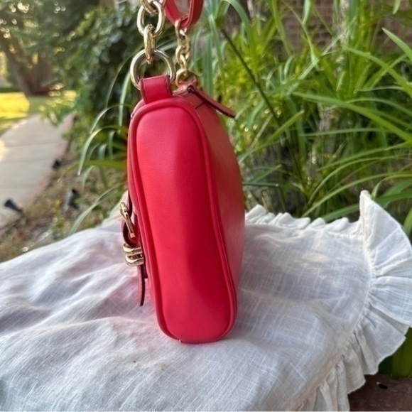 Red shoulder bag. Excellent condition. - Picture 4 of 8